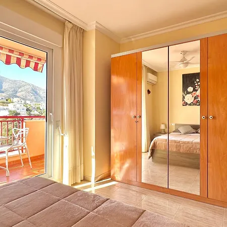 In Costa Del Sol, Sea, Sunshine & Views Apartment *