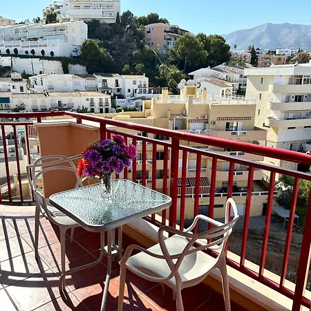 In Costa Del Sol, Sea, Sunshine & Views Apartment *