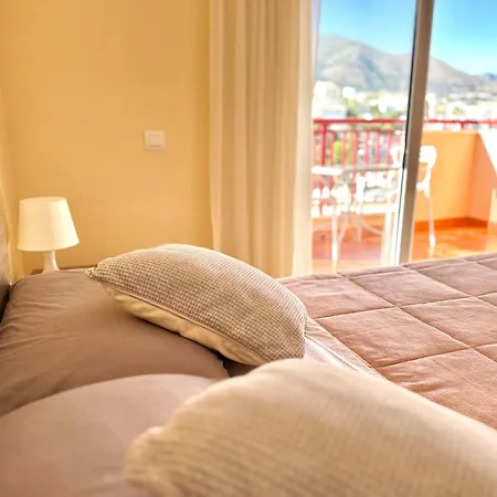 In Costa Del Sol, Sea, Sunshine & Views Apartment *